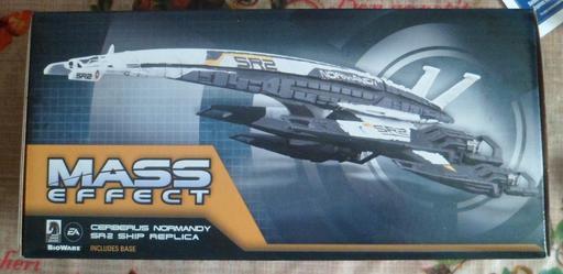 Mass Effect 2 - Mass Effect: Cerberus Normandy SR-2 Ship Replica